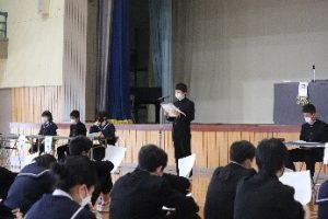 【生徒総会の様子】